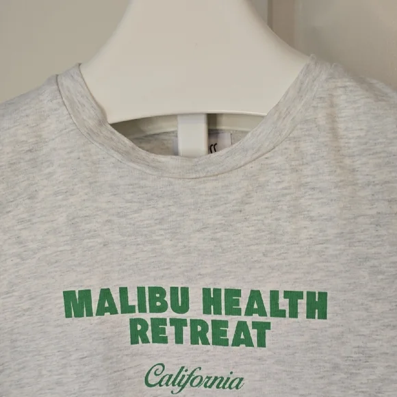 Princess Polly Malibu Healh Retreat Light Grey Graphic Tee Sz 4 Small - Picture 4 of 8